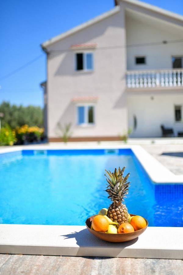 דירות זאדאר Pool House Luka מראה חיצוני תמונה