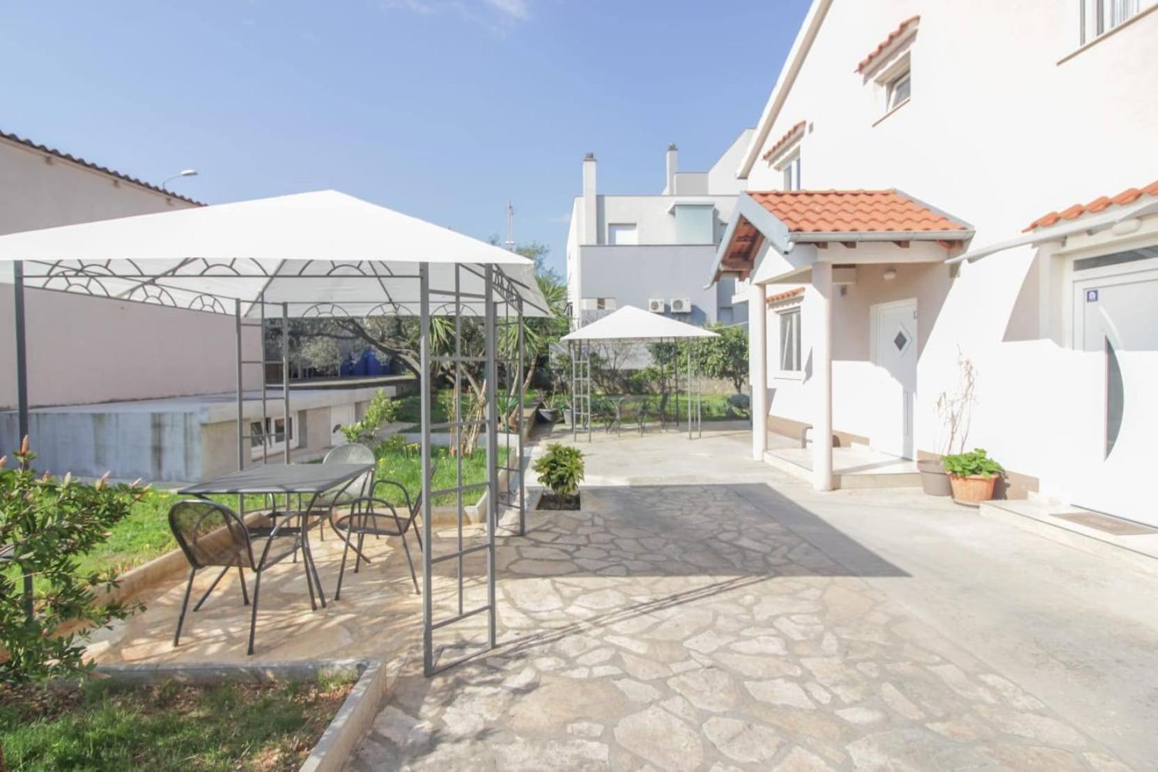 דירות זאדאר Pool House Luka מראה חיצוני תמונה